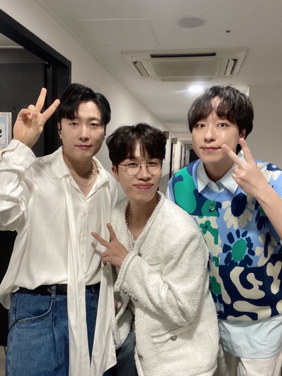 ꓢꓳꓣꓮꓠ ꓢꓴꓟꓟꓰꓣ ꓚꓳꓠꓚꓰꓣꓔ <𝙎𝙦𝙪𝙚𝙚𝙯𝙚!> ꓓꓮꓬ１

무더위를 날려버리는 시원한 무대 '𝙎𝙦𝙪𝙚𝙚𝙯𝙚!'
첫 공연도 소라너 덕분에 행복했습니다💛

내일도 𝙎𝙦𝙪𝙚𝙚𝙯𝙚! YES24 라이브홀에서 만나요🍋