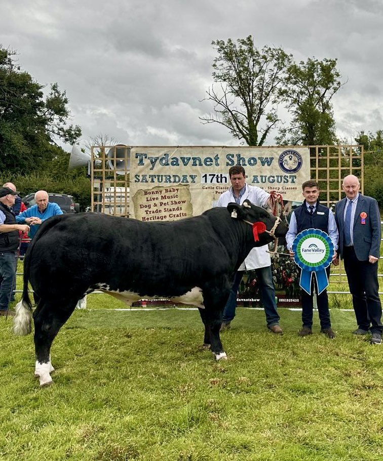 A Great day at Tydavnet Show supporting another local agriculture.
We were delighted to sponsor Class 55 - Best Non-Pedigree beef bullock under 30 months and Class 56 - Best Non-Pedigree bull calf. 🏆🥇🐂
Thanks to Alexander for presenting the prizes. 👏🏻

#performanceyoucanrelyon