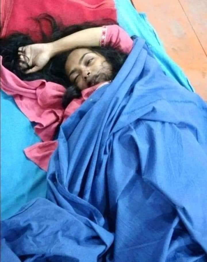 " اگلے جنم موہے بٹیا نہ کیجیو  🙏"
 31 سالہ انڈین ٹرینی ڈاکٹر  مومیتا بیناتھ  RG_ Kar میڈیکل کالج میں پوسٹ گریجویٹ سیکنڈ ائیر کی طالبہ جو 36 گھنٹوں کی ڈیوٹی کے بعد آرام کیلئے سیمینار روم میں سو گئی، پھر کیسے وہ 8، 10 مرد وہاں داخل ہوئے
#JusticeForMoumita
