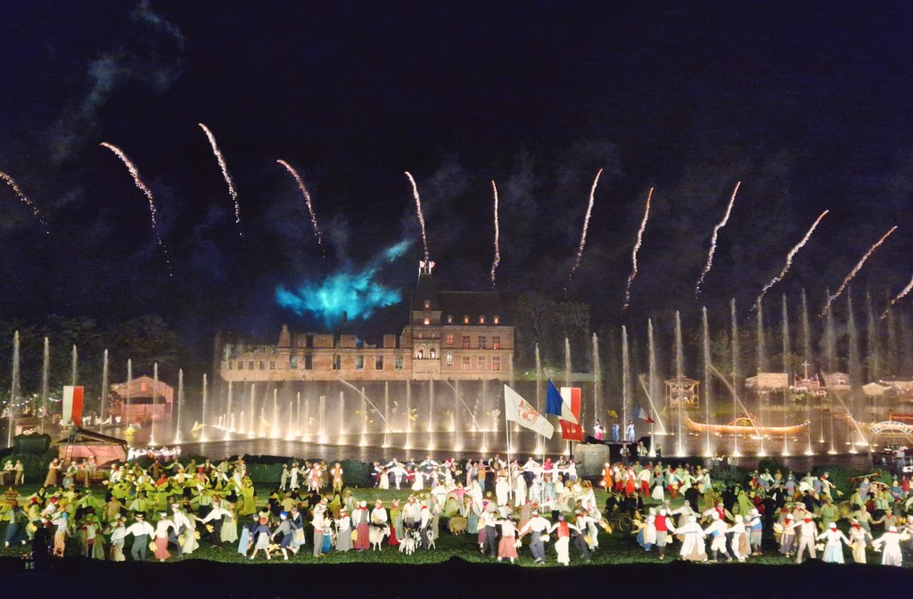 auroreberge's tweet photo. Soyons fiers des réussites françaises qui sont célébrées à travers le monde : le @PuyduFou en est une !

La magie du spectacle vivant, l'émerveillement de nos enfants (et des plus grands !) et un modèle unique qui résiste au temps. https://t.co/dn8hZ6zYTz