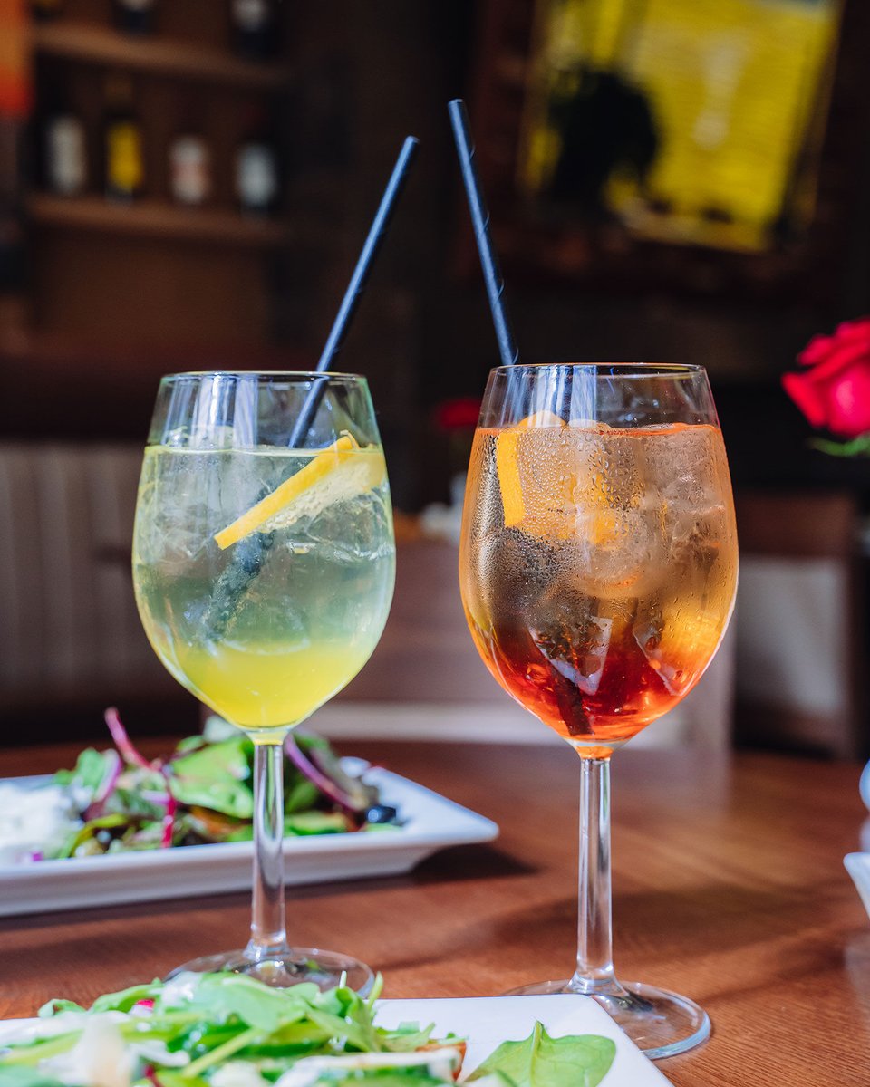 Sunny days call for refreshing drinks! ☀️ Our Aperol Spritz is the perfect way to unwind and enjoy the Italian lifestyle. This classic cocktail combines the bitter-sweetness of Aperol with the bubbly zest of Prosecco. It's the ultimate aperitivo! 🍹