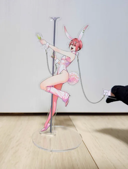 バニー桜兎くんのアクスタ試作品できましたイメージ通りになって感動すぎるチェーンは本物を使って、グラスとポールはツヤツヤにしました 