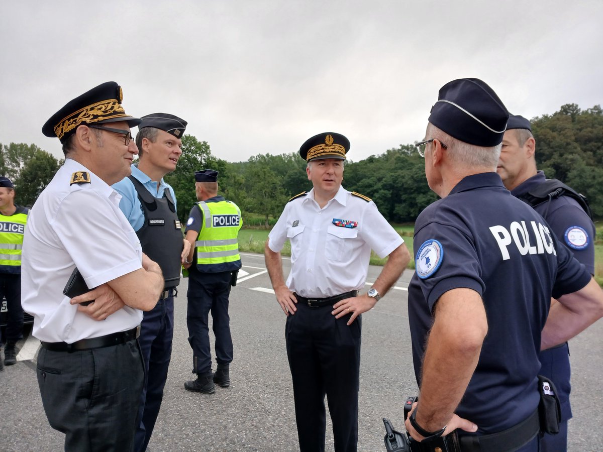 Prefet65's tweet photo. #VotreSécurité| Le #préfet65, Fabien TULEU, sous-préfet d’Argelès-Gazost et Sophie MIEGEVILLE, #dircab65, étaient aux côtés de la @PoliceNat65, du #GGD65, des #CRS 14,et de la #PMde Lourdes afin d’encadrer l’arrivée des gens du voyage à l’occasion de leur pèlerinage annuel. https://t.co/f2SIbtxfBn