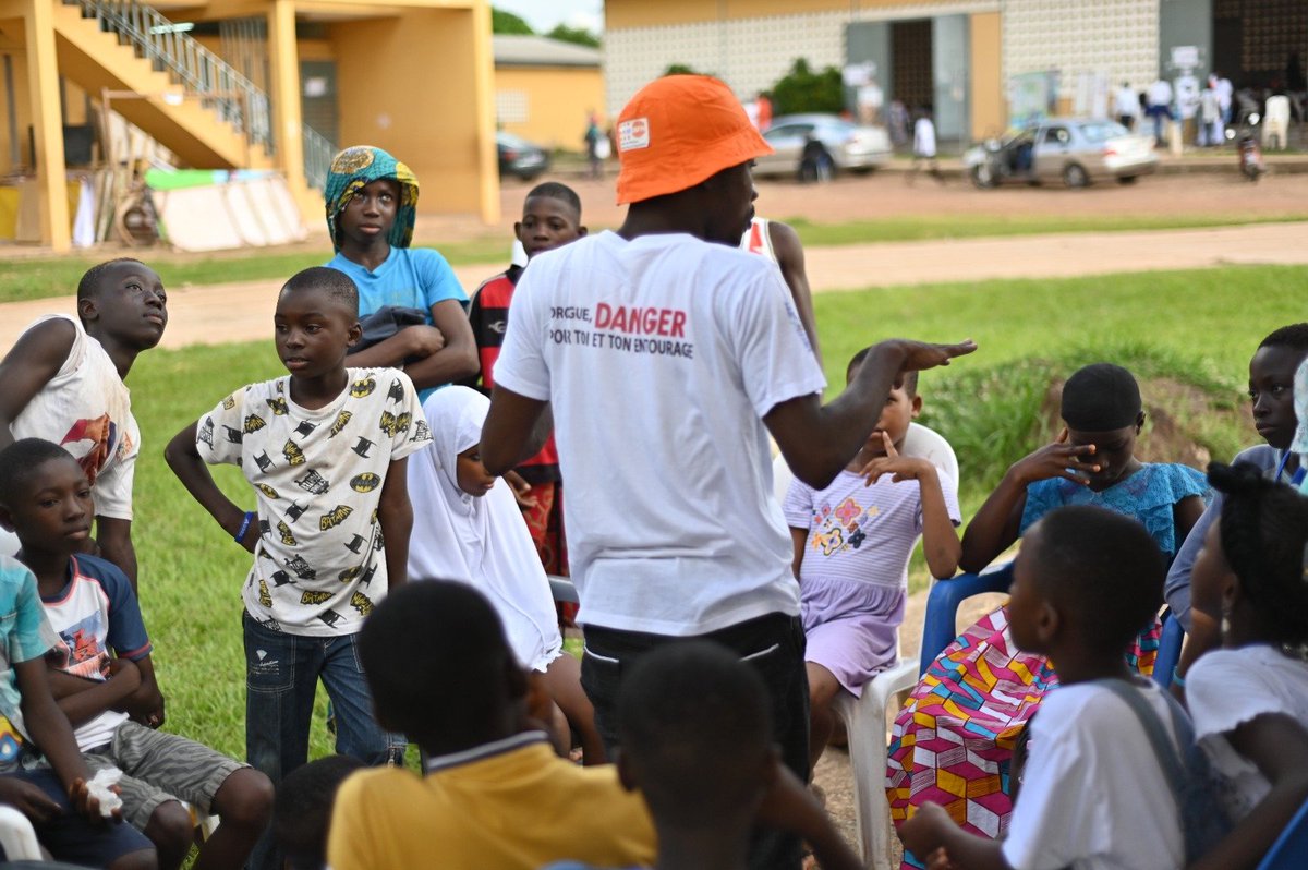 En 2014, j'ai perdu une amie de classe des suites d'un avortement clandestin. 
Elle n'avait pas accès à des informations fiables sur la SSR
Je me suis engagé en tant que jeune activiste  pour la promotion de l’accès des ados et jeunes aux services de soins en matière de SSR/PF
