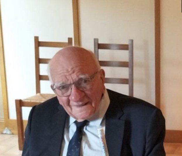Avis de recherche : Pierre,  90 ans a disparu de son domicile à Frazé depuis vendredi matin. Il porte un pantalon bleu, une chemise marron et une casquette grise. Il peut être sur Frazé, Brou, Montigny, Mottereau, Dampierre…
Si vous le voyez merci de le signaler au 0632007488