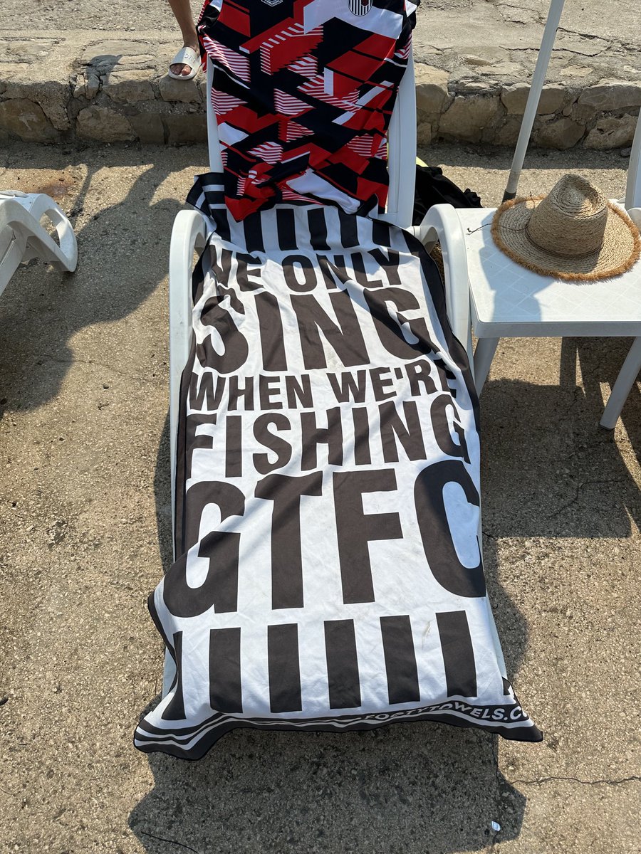 NigelHopper3's tweet photo. Match day ⚫️⚪️🍺🍺☀️☀️💪#wrongbadge https://t.co/KFvJq4pNu2