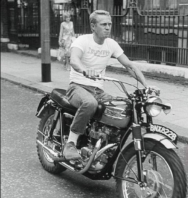 Steve Mcqueen effortlessly cool on his Triumph #starsontheirbikes #motorcycles #stevemcqueen