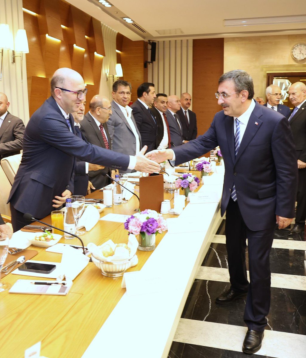 FatihCaliskan06's tweet photo. Cumhurbaşkanı Yardımcısı Sayın @_cevdetyilmaz 'ın katılımlarıyla ekonomi istişare toplantısı gerçekleştirdik. @ATOkurumsal @GurselBaran https://t.co/pCaXdI6h6g