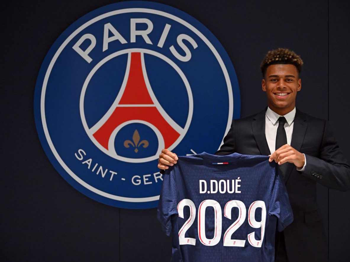 FabrizioRomano's tweet photo. 🔵🔴✍🏻 Official, confirmed. Désiré Doué joins Paris Saint Germain in package worth over €50m from Rennes.

Contract until June 2029 for French talent. https://t.co/uiiLG7Csrq