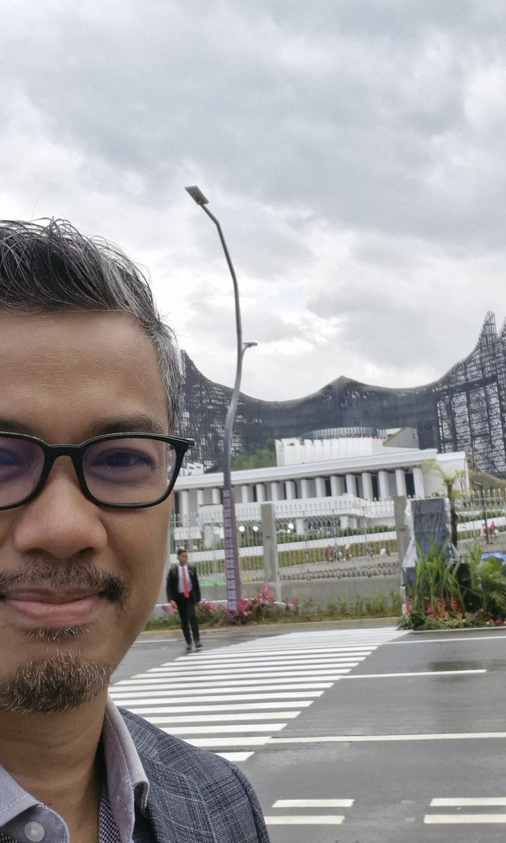 liat langsung lebih lucu