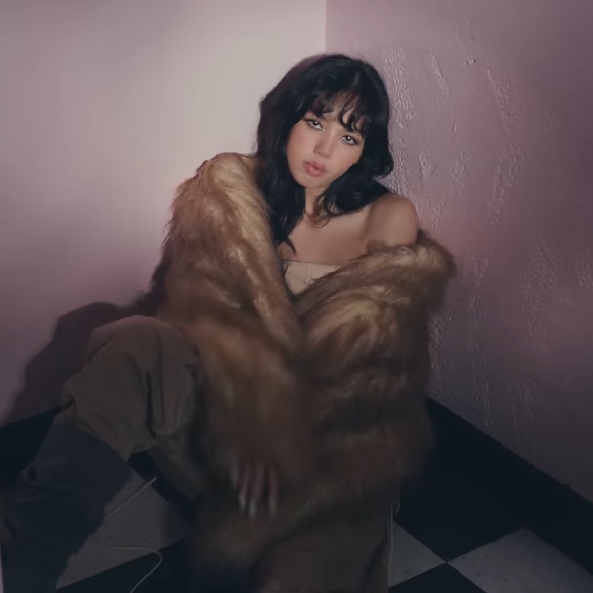 PopBase's tweet photo. Lisa earns the biggest debut by a K-Pop female soloist in Global Spotify history with ‘New Woman.’ (6 million streams) https://t.co/SCkam6ZuRp