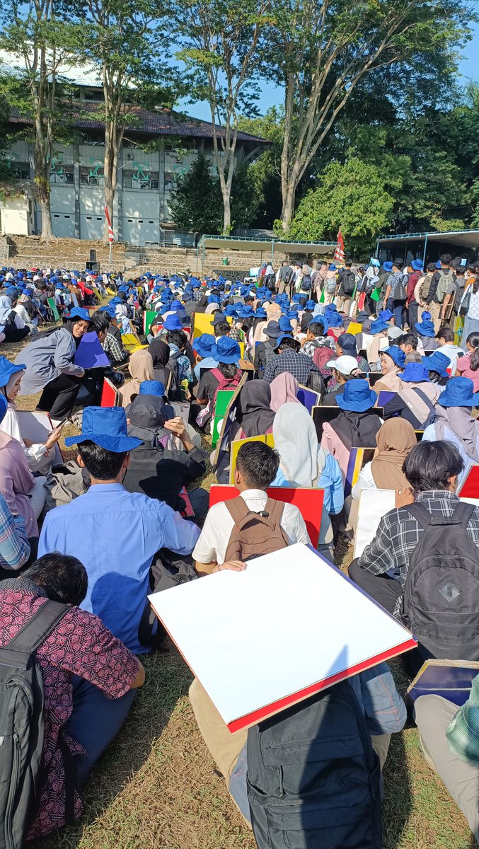 kerorokri's tweet photo. Hallo Mahesa! Saya Yohana Fransiska Saragih, Jurusan Pendidikan Sosiologi dan Antropologi.

Banyak keseruan di PKKMB UNNES 2024 mulai dari TM, Day-1, dan Day-2.  Senang bisa bertemu dengan Mahesa semua🤗🔥

#JejakBarudiUNNES
#HariPertamadiUNNES
#PKKMBUNNES2024 https://t.co/eig4sqC1Rn