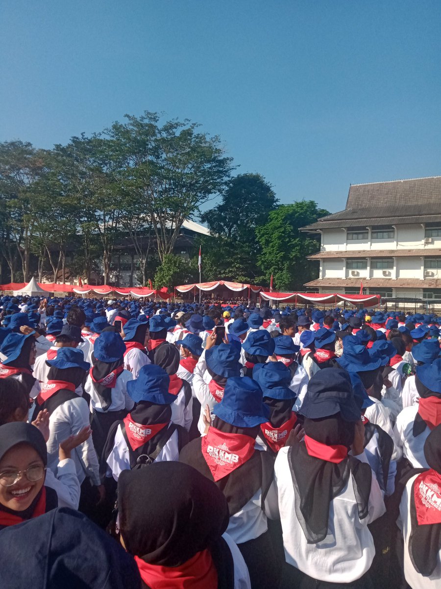 kerorokri's tweet photo. Hallo Mahesa! Saya Yohana Fransiska Saragih, Jurusan Pendidikan Sosiologi dan Antropologi.

Banyak keseruan di PKKMB UNNES 2024 mulai dari TM, Day-1, dan Day-2.  Senang bisa bertemu dengan Mahesa semua🤗🔥

#JejakBarudiUNNES
#HariPertamadiUNNES
#PKKMBUNNES2024 https://t.co/eig4sqC1Rn