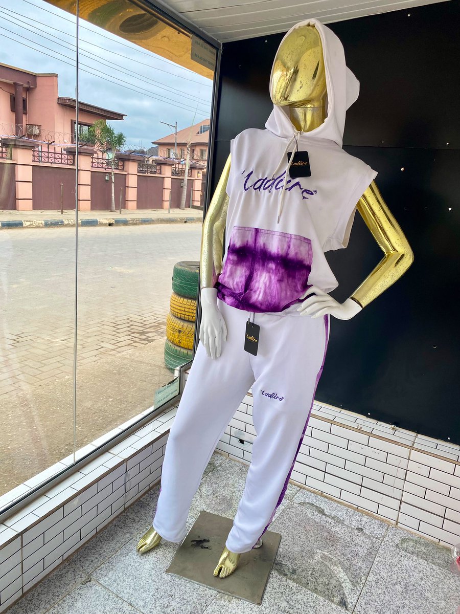 LADIIRE_'s tweet photo. You LOVE ❤️ what you see? 😉 @Ladiire_ #TheAdireEncyclopedia #Ladiire
‘LADIIRE ®️™️
#Armless #Armlesshoodie #pant #adiire #adire #tyeanddye #tieanddye #pallazo #palazo #hoodie #white #steeze #Brandnew #buyme #patronize #available #fresh #oneofakind #fyp #foryoupage #viral #Beau https://t.co/fPZxC0xT28