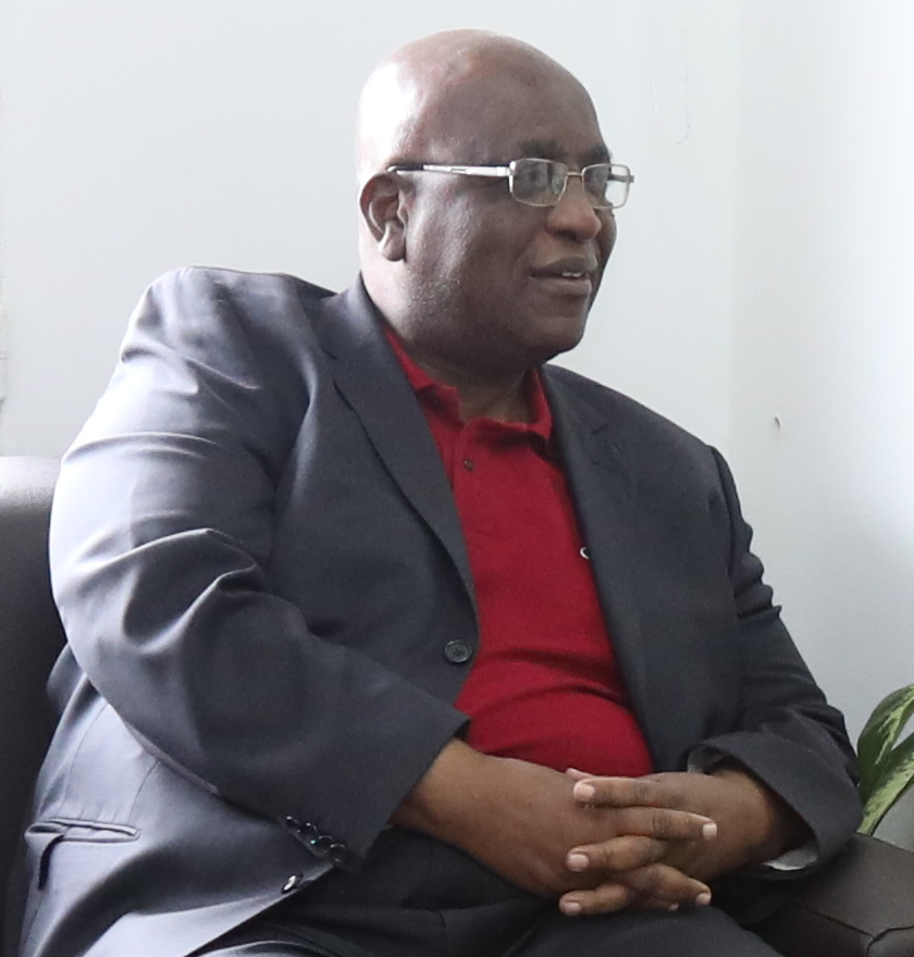benbabunga's tweet photo. Pierre LUMBI OKONGO
Pierre Lumbi s'est toujours considéré comme un Muvira dans l'âme. Pourquoi? Parce qu'il a grandi à Uvira, avant et après son passage à l'Université du Burundi. Il a aussi marqué Uvira durant les années 90 en tant que pionnier du monde associatif (avec son association "Solidarité Paysanne"), avant de se lancer en politique.
"Bahari Beach Hotel" a été construit pour accueillir le fonctionnement d’un hôtel de grand luxe, composé d'environ 80 chambres (dont 4 suites) qui offrent une vue imprenable sur le lac Tanganyika et bénéficient chacune d’une terrasse privée.