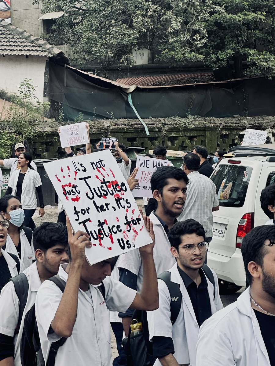 tachytweet's tweet photo. Goa Medical College unites to carry out a protest rally in solidarity with the RGKar victim. We demand Justice !

#GoaStandsWithRGKarVictim
#JusticeForMoumita https://t.co/R0jRhZtGDk
