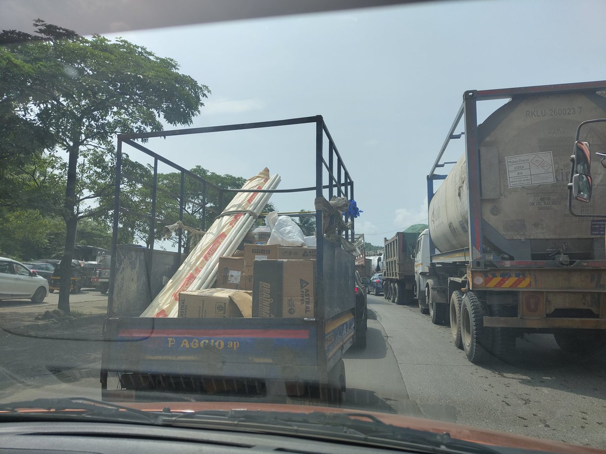 imsunilgawas777's tweet photo. Ghodbunder traffic. No improvement since ages.
Dont deserve this after paying taxes? #Traffic #ghodbunder #taxbenefit https://t.co/3Nt4rLnfpM