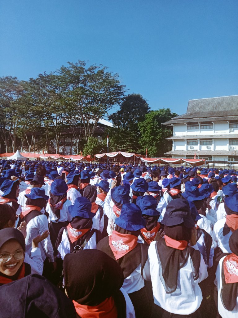 kerorokri's tweet photo. tepat setahun sekarang udah jadi maba https://t.co/xWr5e7rThI