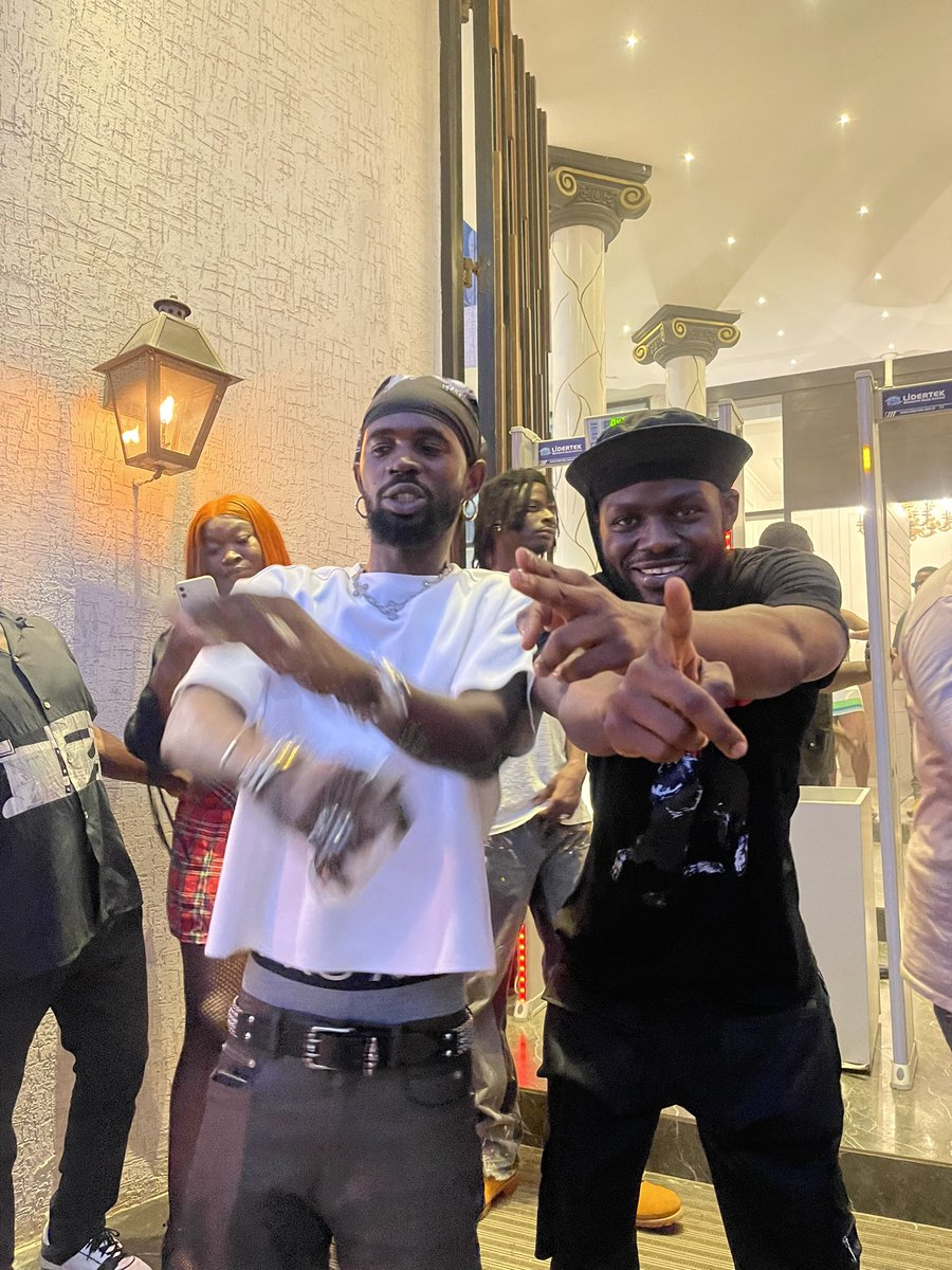 bigsheeeeshh's tweet photo. Me ne KK Raster in the city like thiss with some love, no dirty vibess. Big sheeeeeeeesh😫😫😫🤍🤍🤍👐🏾 https://t.co/F9mBYEPTj0