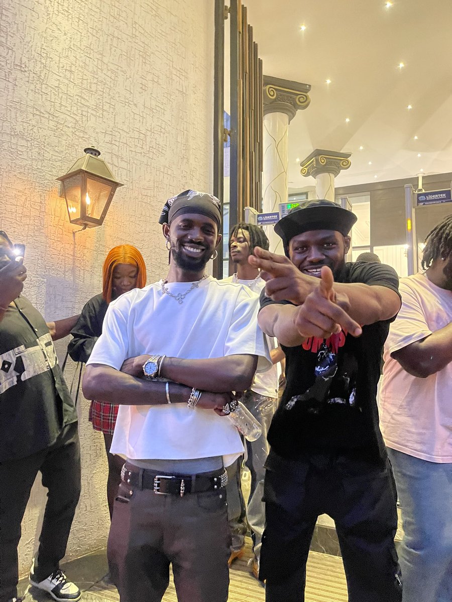 bigsheeeeshh's tweet photo. Me ne KK Raster in the city like thiss with some love, no dirty vibess. Big sheeeeeeeesh😫😫😫🤍🤍🤍👐🏾 https://t.co/F9mBYEPTj0