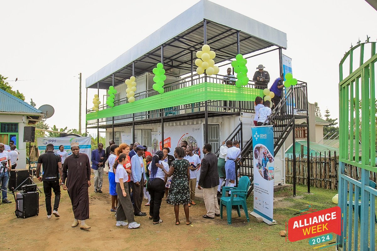 MwizaSophy's tweet photo. The #AllianceWeek24 took place for 5 days in Fort Portal City and Kabarole District spearheaded by @SRHRAllianceUg and it's partners.
The week was full of different activities like Reproductive health camps, co-operate Social Responsibility, in school health talks and more. https://t.co/hmIfop6B6M