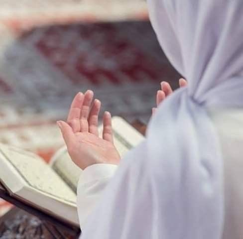 أسلمت قبيلة دوس بالدعاء ، واغتنى ابن عوف بالدعاء ، وشفي سعد بالدعاء ، ونصر النبي ﷺ فى بدر بالدعاء ، وتفقه ابن عباس وأصبح رأسا في العلم والتأويل بدعاء النبي ﷺ
 وأنت لاتزال تشتكي للناس ومطبق شفتيك عن الدعاء؟"