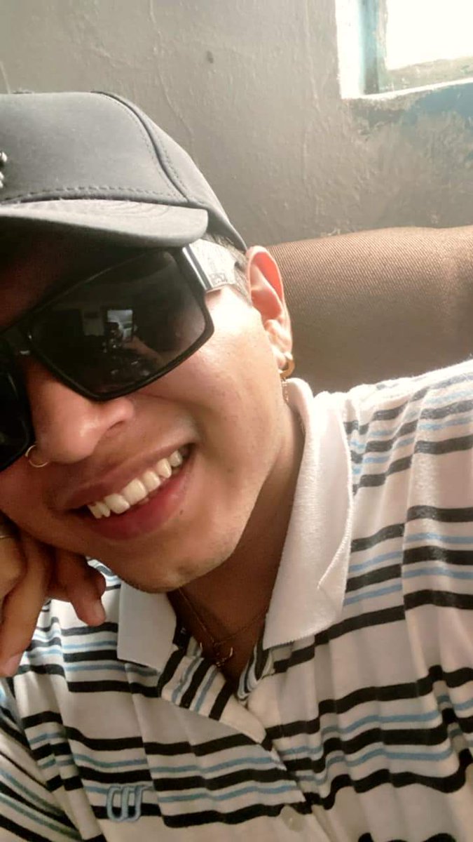 DamiZagon's tweet photo. Rockstar🦇 https://t.co/NNYM9AFg8O