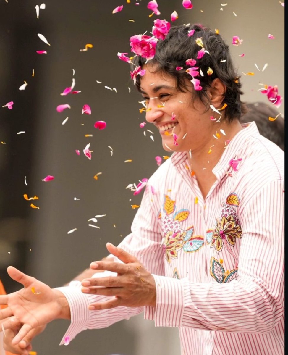ChabarwalDipu2's tweet photo. बहन तुम खुद देश के लिए 🥇 मेडल हो 
@Phogat_Vinesh #chempion 👑👑🥇👑👑✌️✌️
@Tejveer_sena @JAT_KOUM @JAT_SAMAAJ https://t.co/42xxMcgjdz