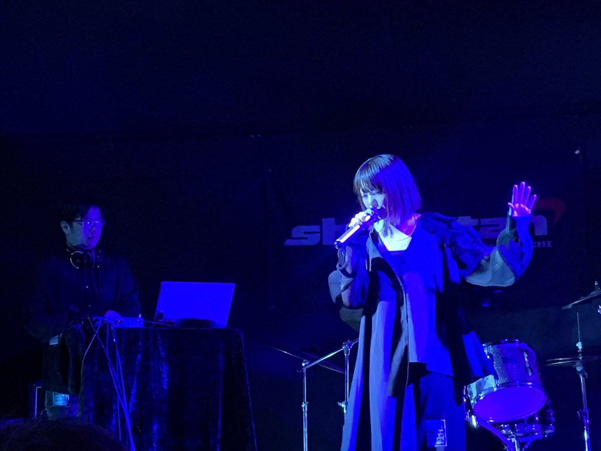 Nickmin11's tweet image. DEKILUCO観るならやっぱりライブハウスだなー！めっちゃカッコいい！
#DEKILUCO
#NOWORNEVER
#shacotan