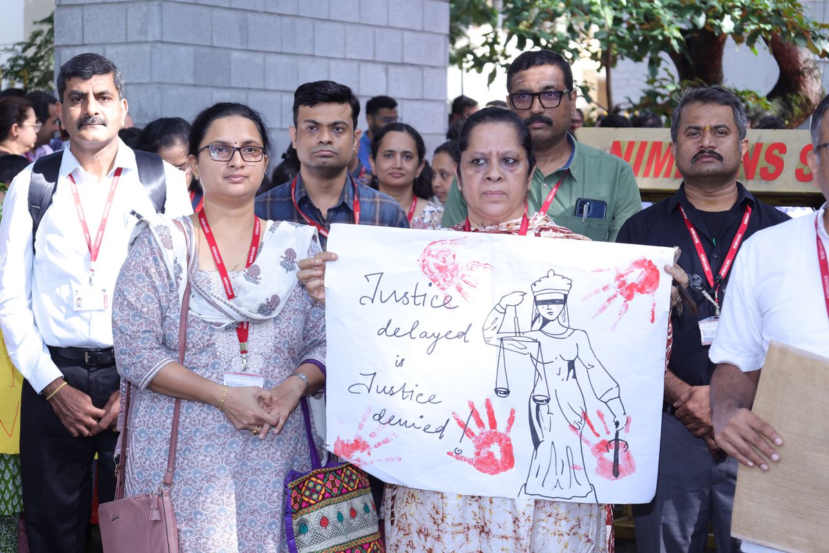 ReddyCr18's tweet photo. Justice means justice. After that we can discuss about hopeless panels &amp; discussion or money or job compensation for family. Moumita first, don’t loose the sight. #RGKAR #KolkataDoctor #justice_for_pooja @PMOIndia @HMOIndia @rashtrapatibhvn @RDA_NIMHANS @AIIMSRDA @ArdPgimer https://t.co/1avXSvJSQL