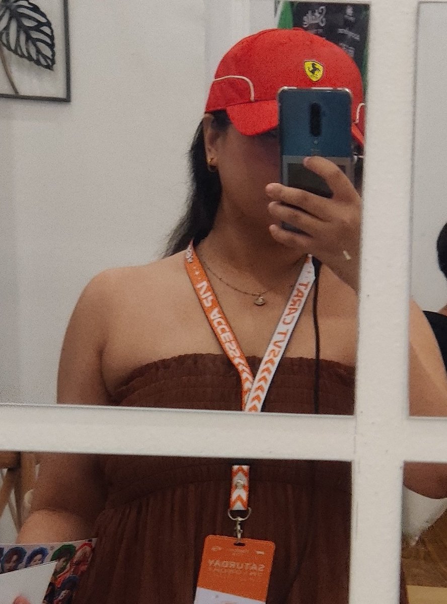 yourfangirltita's tweet photo. will always be a Tifosi (na minsan papaya girlie) ❤️🧡 

manifesting a real paddock pass soon ✨ (kahit sa singapore grand prix okay na ako don)

@COUNTSVT #ANYF1 #COUNTSVT https://t.co/1UpyLG6Psn
