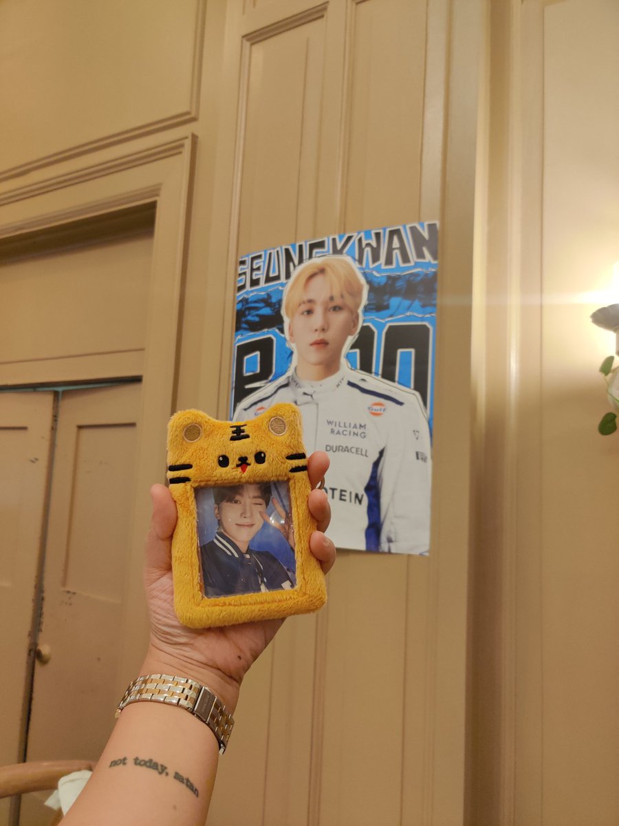 yourfangirltita's tweet photo. will always be a Tifosi (na minsan papaya girlie) ❤️🧡 

manifesting a real paddock pass soon ✨ (kahit sa singapore grand prix okay na ako don)

@COUNTSVT #ANYF1 #COUNTSVT https://t.co/1UpyLG6Psn