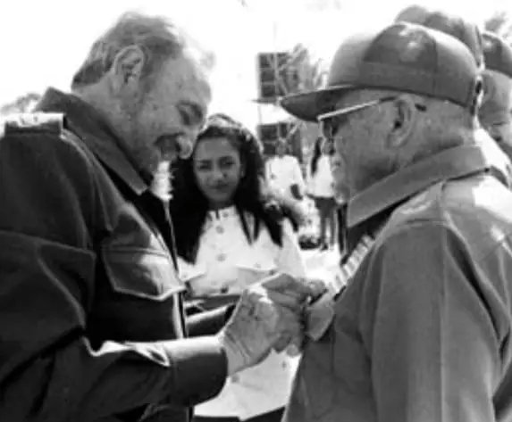 Cuba no olvida a sus héroes, hoy recordamos la muerte del Héroe de la República de Cuba, General de División Raúl Menéndez Tomassevich, combatiente del M-26-7, fundador del Segundo Frente Frank Pais. #IzquierdaLatina #CorazónRojo #TenemosMemoria <a href="/DeZurdaTeam_/">DeZurdaTeam 📳</a> .