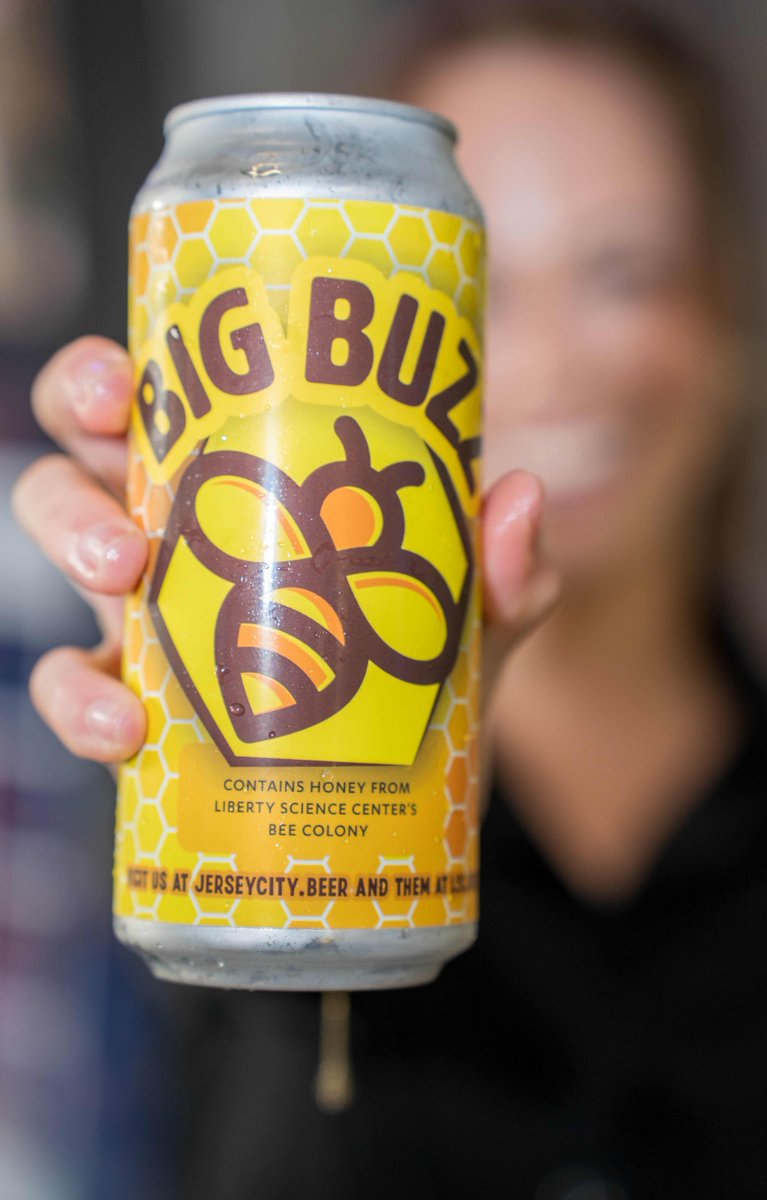 LSCAfterDark's tweet photo. 🍻 Cheers to LSC's bees on #WorldHoneyBeeDay! 🐝
Along with our friends at @DepartedSoles these are the hard-working little guys that make our Big Buzz beer possible! Catch them every Thursday night at #LSCAfterDark 🍯 https://t.co/MTykXlGPKp