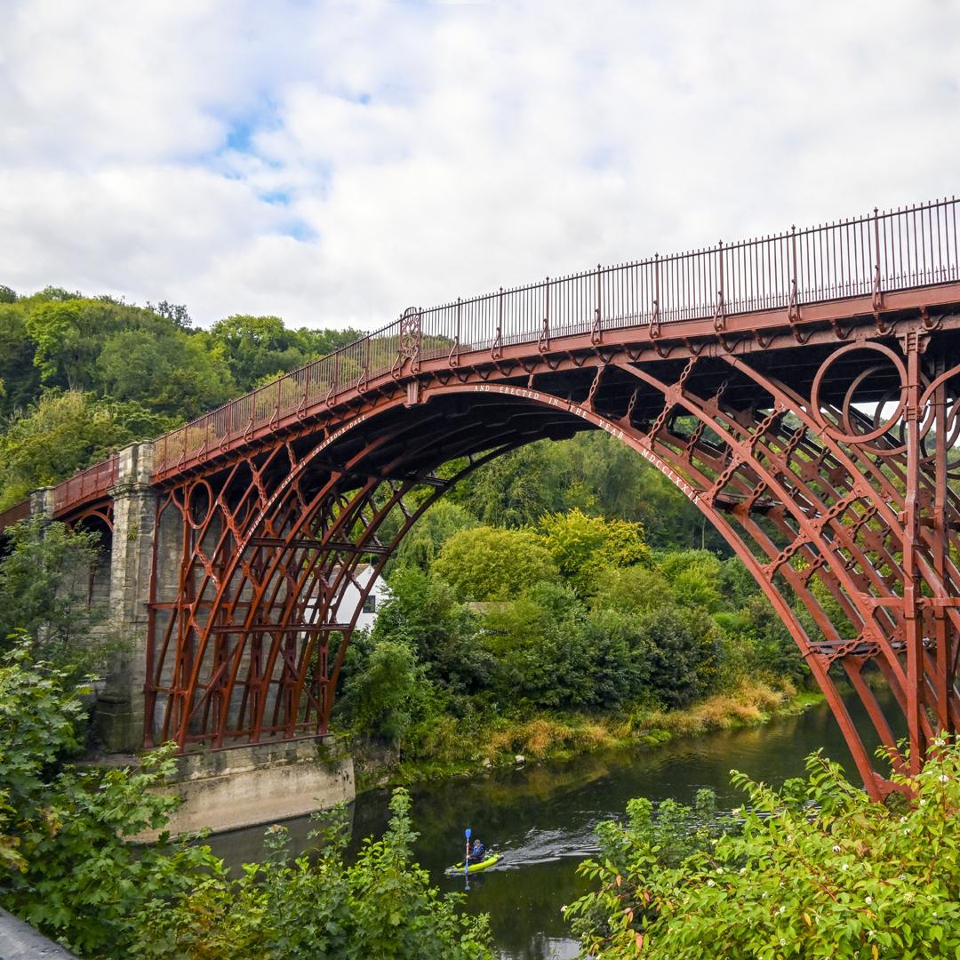 EnglishHeritage's tweet photo. With its magnificent iron arch, intricate detailing and ingenious engineering, the Iron Bridge is a celebrated symbol of the Industrial Revolution. 💪⚒️

It is now protected by its status as a UNESCO World Heritage site.

Have you ever crossed the bridge? 🌉

📌Shropshire https://t.co/nnRPkAQ1zS