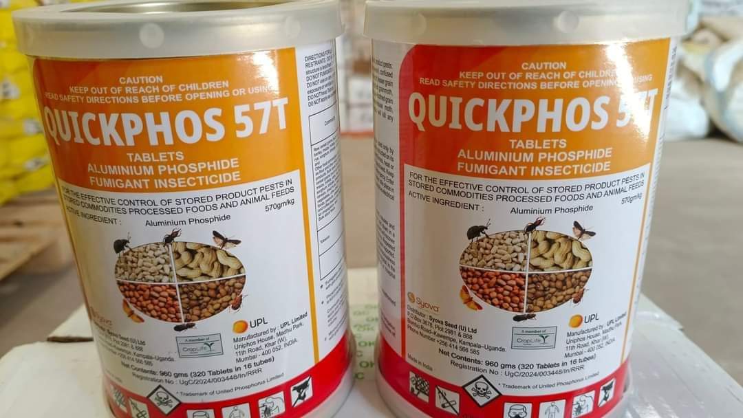 a_syova's tweet photo. 🔒 Tired of post-harvest losses in your grains? QuickPhos is your ultimate solution! Effective against Grain Beetles, Grain Moths, Flour Beetles, Weevils, and Grain Borers. Easy to use and cost-effective. Protect your harvest today! 🌾💪 #QuickPhos #PestControl #SyovaSeedUG https://t.co/BuFP3Jycer