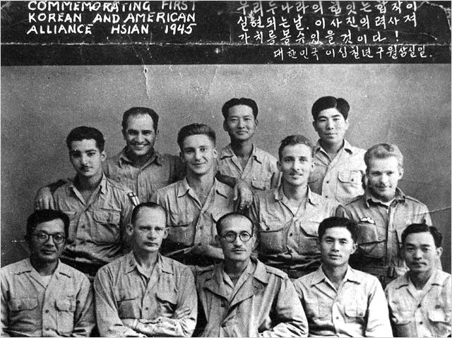 heoks's tweet photo. 1945 CSS. The person in the middle of the front row is General LEE Beom-seok. General LEE  was the first president of the Korea Judo College (currently Yongin University龍仁大學校). https://t.co/gRo4ZI2qHz