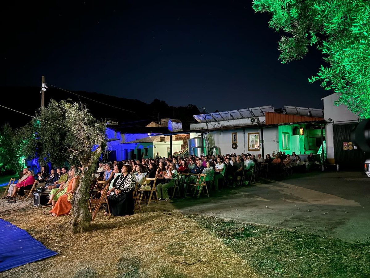 Periferias Festival (@periferiasfest) on Twitter photo 🎬 #12FestivalPeriferias
💛 Enorme agradecimiento a 📍Lagar António Picado Nunes en Galegos-Marvão por el apoyo incondicional a <a href="/PeriferiasFest/">Periferias Festival</a> y la gran noche que pasamos ayer en su magnífico espacio de prensado de aceite de oliva tradicional ubicado en #LaRaya 🇪🇸🤝🇵🇹 🎬 #12FestivalPeriferias
💛 Enorme agradecimiento a 📍Lagar António Picado Nunes en Galegos-Marvão por el apoyo incondicional a <a href="/PeriferiasFest/">Periferias Festival</a> y la gran noche que pasamos ayer en su magnífico espacio de prensado de aceite de oliva tradicional ubicado en #LaRaya 🇪🇸🤝🇵🇹