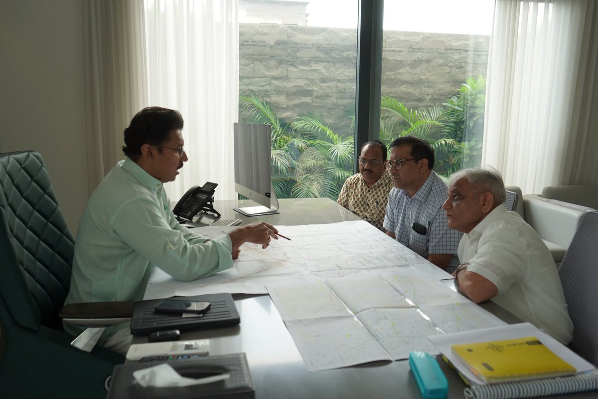 Ra_THORe's tweet photo. झोटवाड़ा विधानसभा क्षेत्र में Integrated planning और Drone Survey, Inspection, Mapping Solutions के दृष्टिगत विभिन्न विकास कार्यों की प्रगति के बारे में संबंधित विभागीय अधिकारियों से जानकारी ली और सीवरेज लाइन, Drainage System व सड़कों के निर्माण एवं मरम्मत समेत बजट घोषणाओं के क्रियान्वयन और भारी वर्षा के बाद जलभराव के निस्तारण सहित कई अन्य विषयों पर सकारात्मक विचार विमर्श किया।

#आपणो_अग्रणी_राजस्थान #विकसित_झोटवाड़ा #ViksitJhotwara