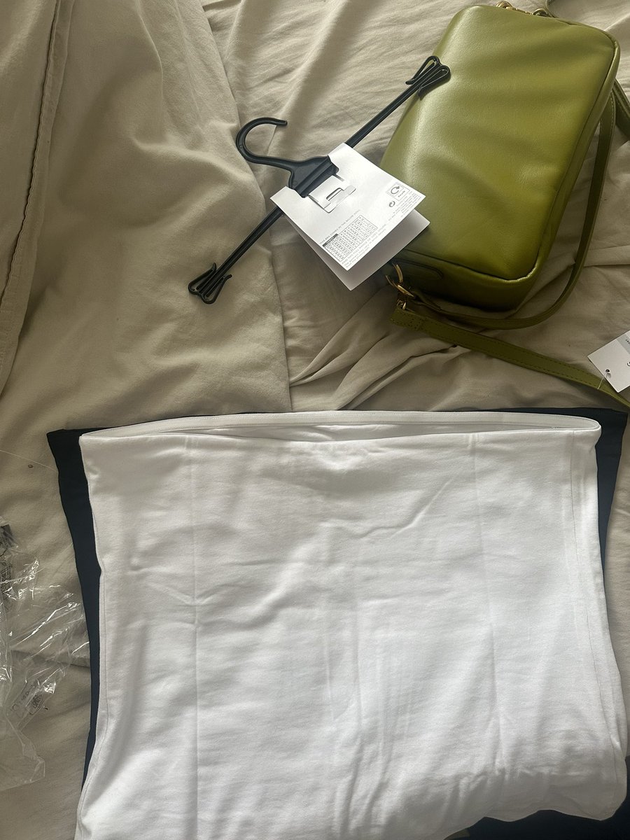 Kizzy_W's tweet photo. @marksandspencer great sizing for a multipack of tops… https://t.co/SwWRhIb6cs