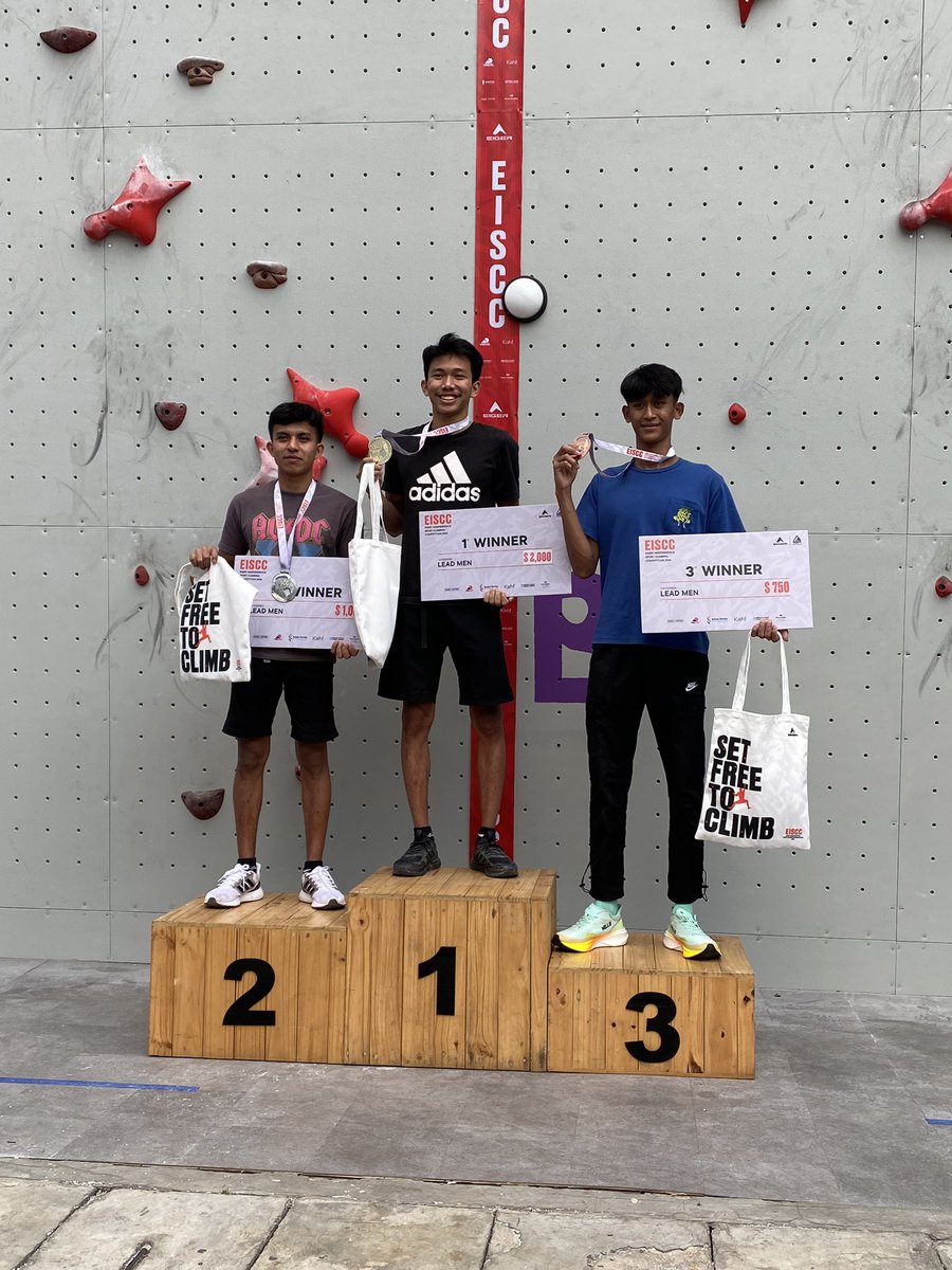 eigeradventure's tweet photo. #EISCC2024
Men’s Lead Climbing Category
🥇FIRST PLACE: M Rizky Syahrafli
🥈SECOND PLACE: Musauwir
🥉THIRD PLACE: M Ramzi F
#SetFreeToClimb #EigerAdventure https://t.co/cHnY3y6bmc