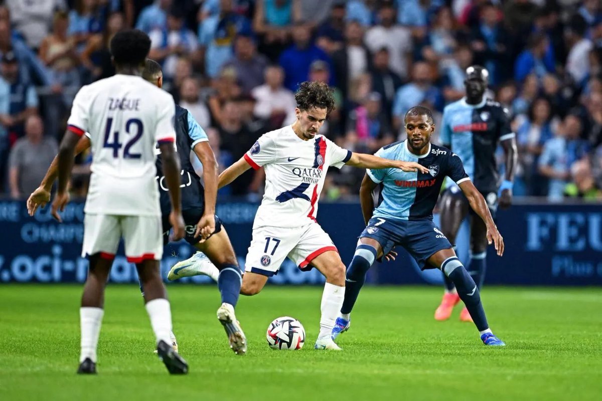 footkronik's tweet photo. Le PSG démarre en fanfare cette nouvelle saison de Ligue 1 Mc Donald’s ! 🔥

4 buts marqués (Lee Kang-In, Ousmane Dembélé, Bradley Barcola, Randal Kolo Muani)
1 but encaissé (Gautier Lloris)
3pts https://t.co/U4M3iN2WiV