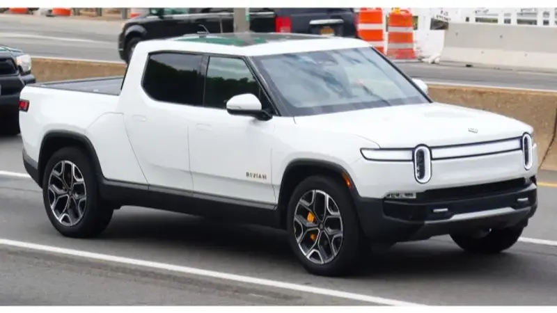 republic's tweet photo. Rivian halts Amazon van production due to parts shortage, ordered 100,000 units

https://t.co/HAXHFbJlfJ
. 
. 
. 
#Rivian | #AmazonVans | #ElectricVehicles | #EVNews | #SupplyChainIssues | #AutoIndustry | #VanProduction | #PartsShortage | #FleetOrders | #AutomotiveNews | #business | #businessgrowth | #BusinessUpdates | #BusinessNews | #RepublicTV | #RepublicWorld | #RepublicBusiness