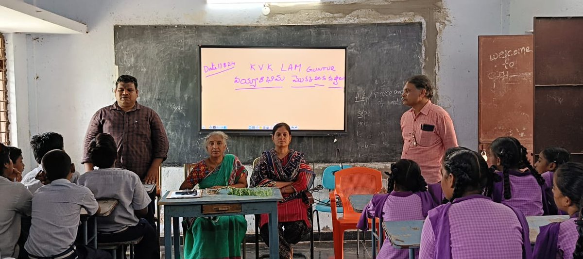 svvetvarsity's tweet photo. Parthenium awareness week (16th to 22nd August) at KVK, Lam and Tadikonda https://t.co/qv57rXVv36