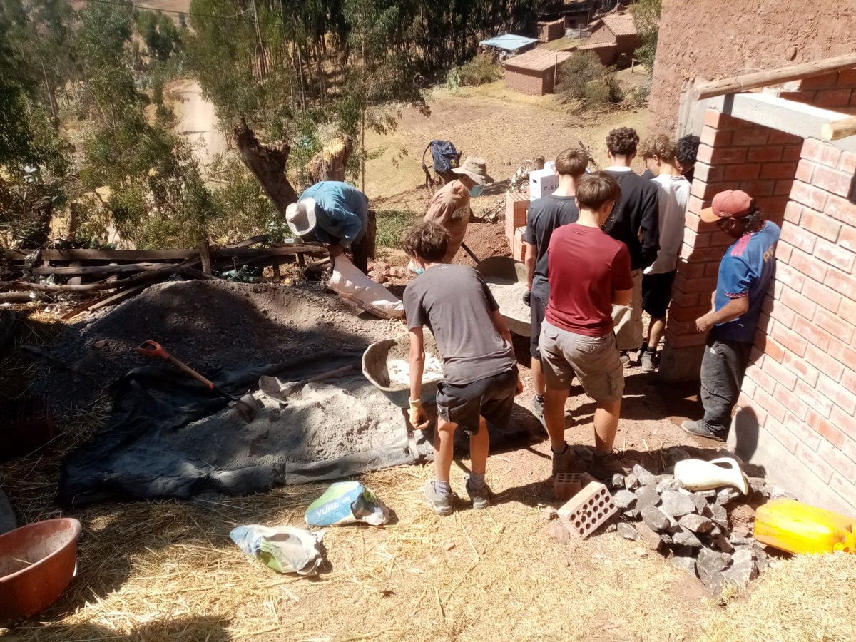 campperu's tweet photo. Work continues on the construction of toilet #20 🚽 at #CampMoray.  We are impressed by the hardwork and momentum from #TeamFalcon 🤗🙌 #campseffect @CampsInt https://t.co/KO17sqA1Hx