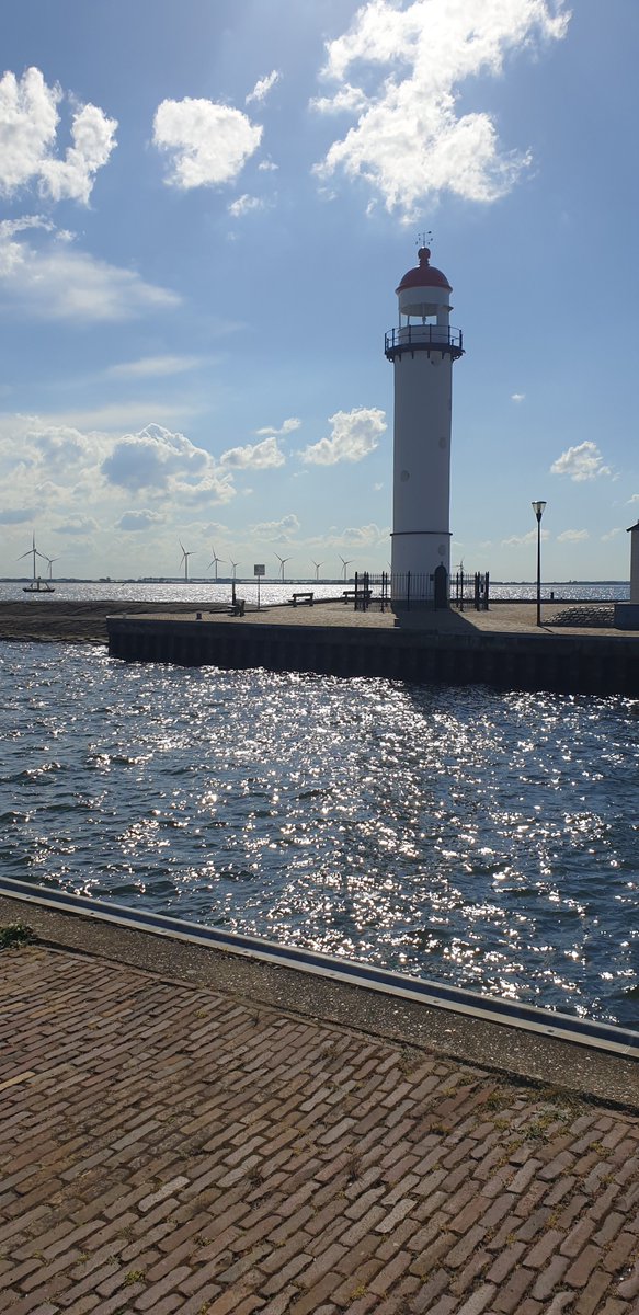 KSBenelux's tweet photo. Boekt een #strandhotel. #klusjesman
Na Wijk aan Zee vorig jaar is nu Hellevoetsluis een prettige basis. Moet ik weer naar de plaatselijke Griek Limani of misschien toch Italiaan Fortezza?
Of eindelijk afvallen met een voorgerecht en een wandeling? #levensvragen https://t.co/aZHsiAwNp8