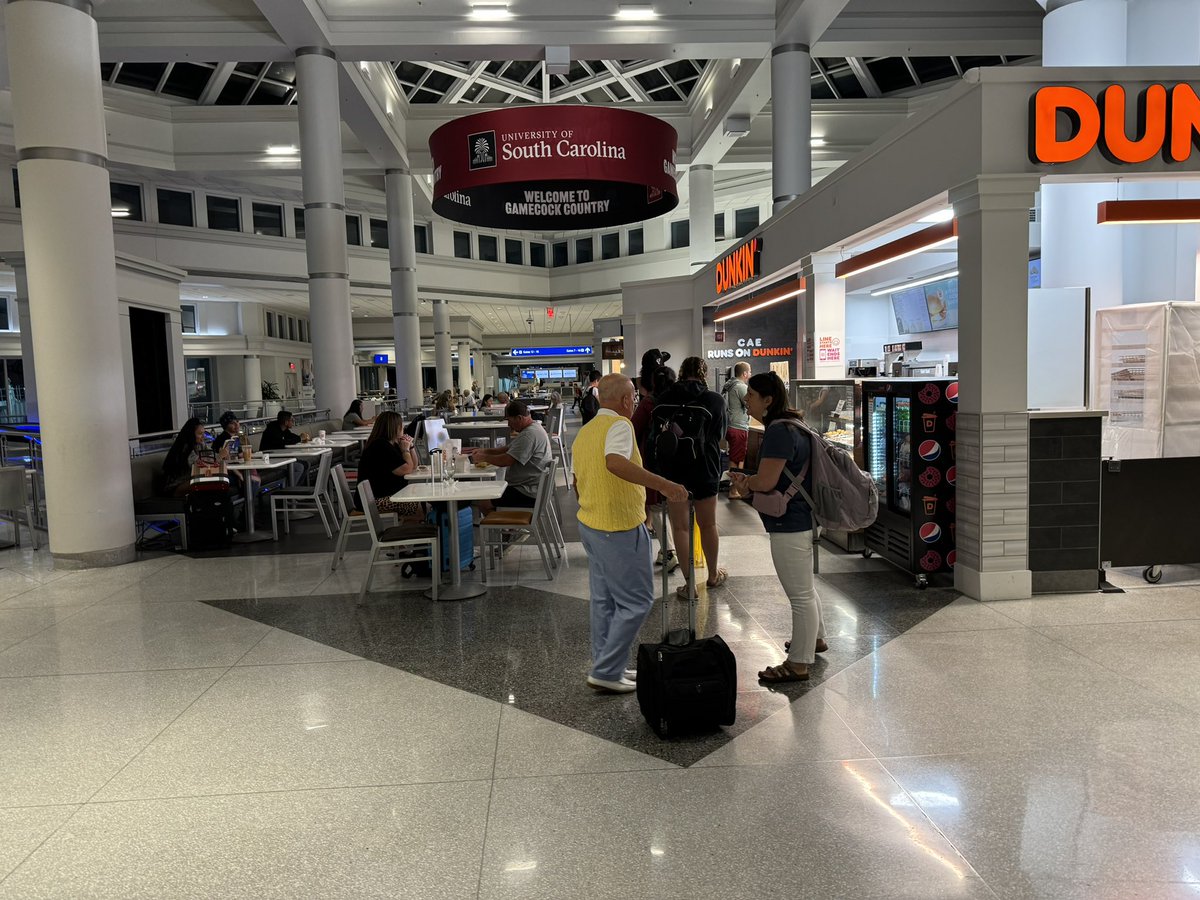 TravRobertson's tweet image. .@iFlyCAE Next stop Chicago! Our local Columbia airport was easy to get through as I make my way to the Democratic National Convention this morning. Good to see it bustling! Great job to the staff and commissioners. #flylocal