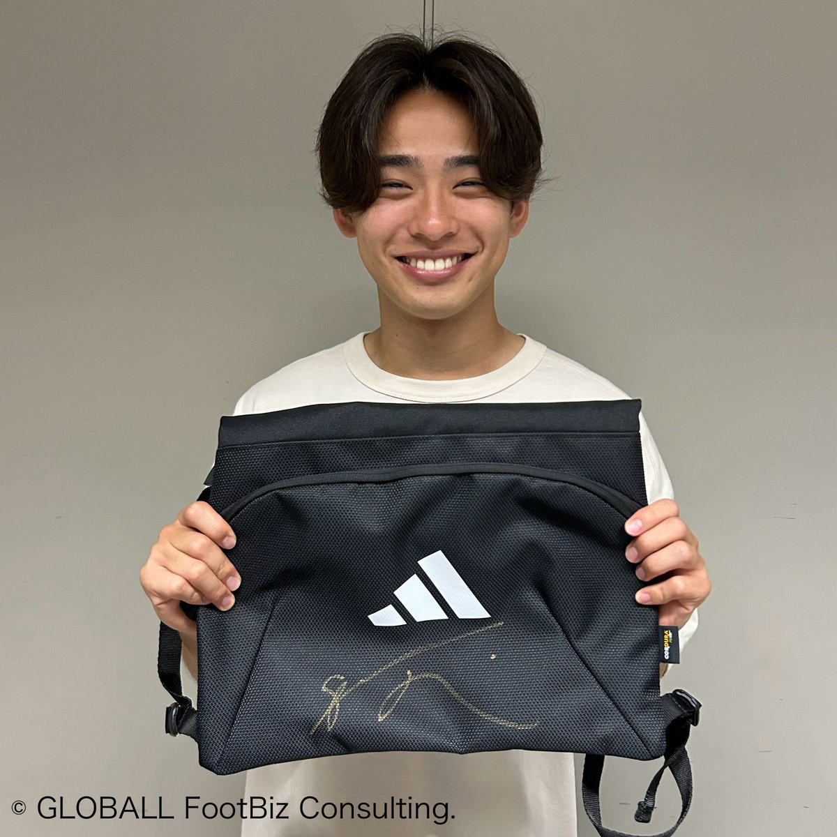 globallfootbiz's tweet photo. ／
🗣 #斉藤光毅 選手 プレゼント企画🎁
＼

斉藤光毅選手のサイン入りグッズを抽選で3名様にプレゼント🙌

▼応募方法
①グロボル公式X @globallfootbizをフォロー
②この投稿をリポスト

▼締切
8/23（金）24時
※当選の方には後日DMをお送りいたします。 https://t.co/M4cYu2wdmv