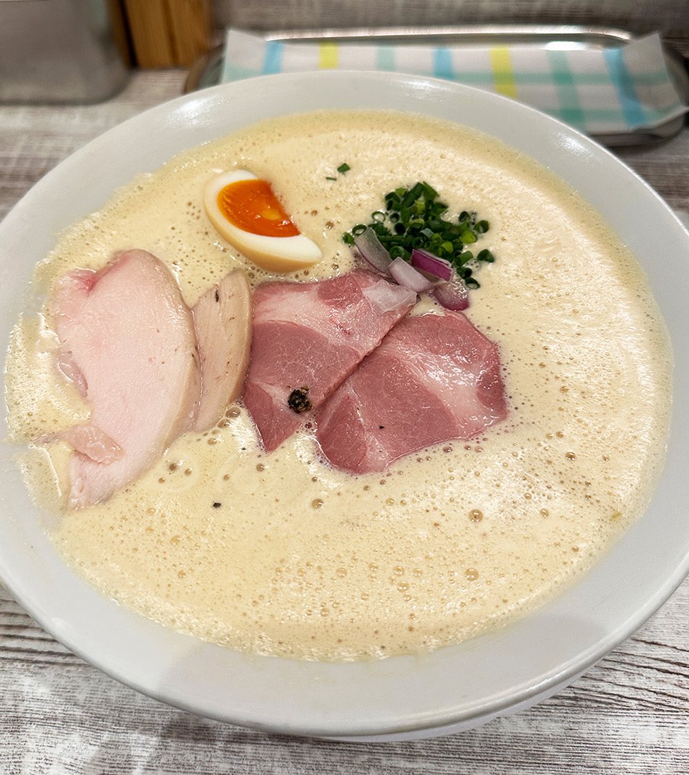 gourmetBazooka's tweet photo. ばりガチで美味い鶏白湯ラーメン
上新庄　ラーメン家　あかぎ https://t.co/lkQWooiNze
