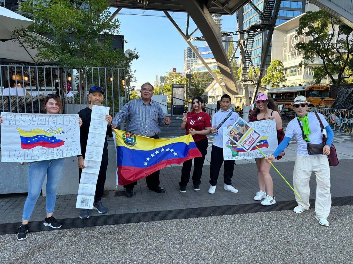 ¡Histórico! #Japón 🇯🇵

Venezolanos en Tokio, Nagoya, Osaka y Matsumoto se concentran en esas ciudades para defender la verdad y gritar que #GanóVzla.

Estamos unidos a distancia por esta causa de libertad. 

#YoSalíPorVzla